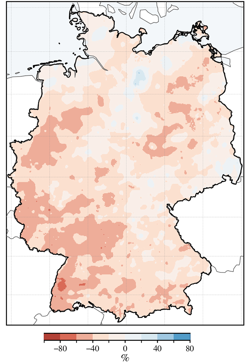Prozentuale Abweichung des Sommerniederschlags (Juni-August 2026) vom langj&auml;hrigen Mittel 1991-2020 Quelle: UFZ; Datenquelle der Stationsdaten: DWD-CDC